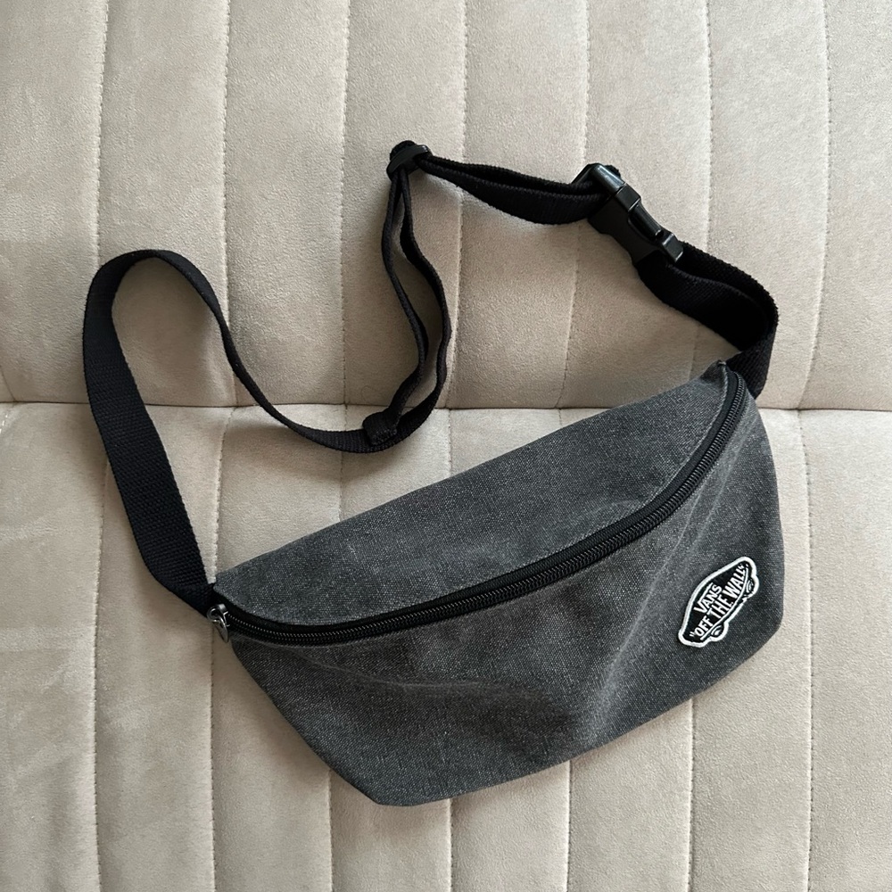 Vans canvas fanny pack.